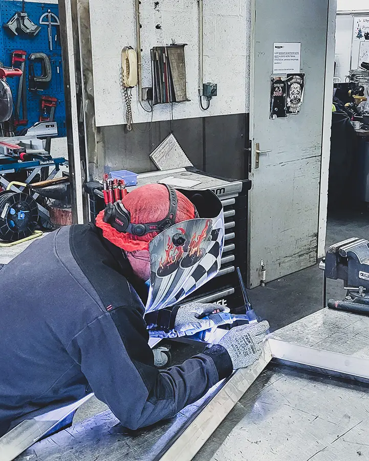 Technicien VHMI en intervention de maintenance industrielle et soudure en atelier en Vendée